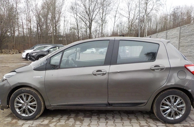 Toyota Yaris cena 18900 przebieg: 94143, rok produkcji 2017 z Września małe 254